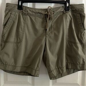 Massimo Red Junior shorts Army Greenz. Size 15.